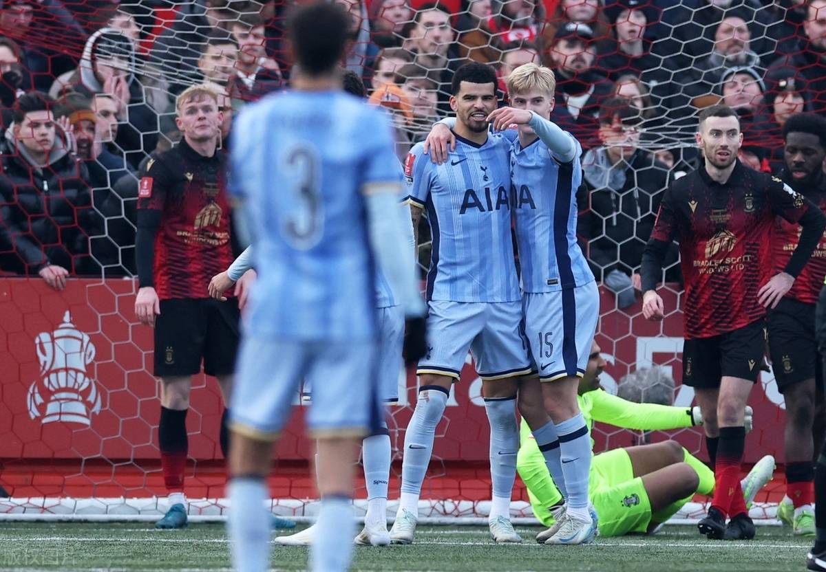 关于阿森纳客场逼平热刺，保持不败纪录的信息