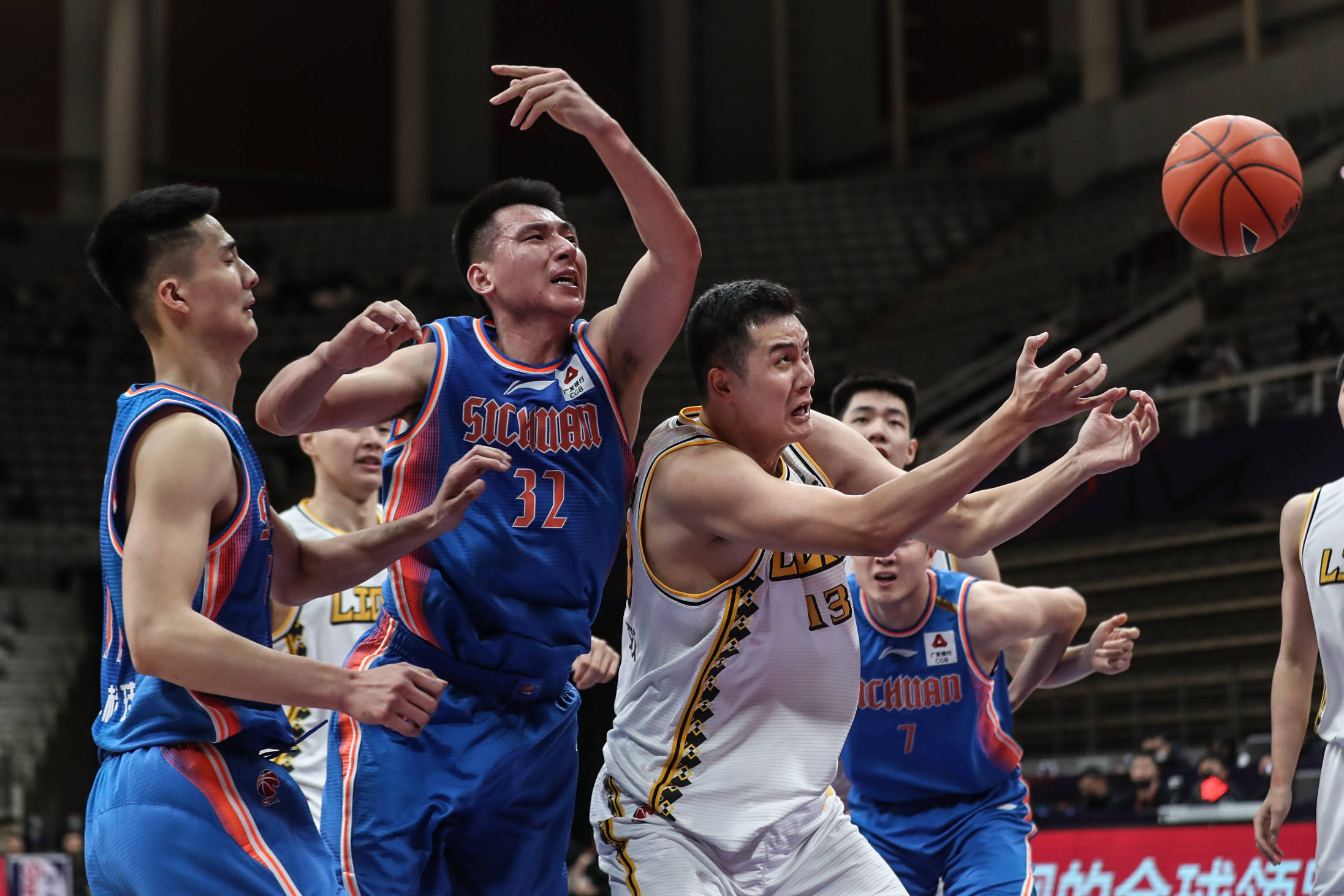 关于广厦男篮奋力拼搏，成功晋级下轮比赛！的信息