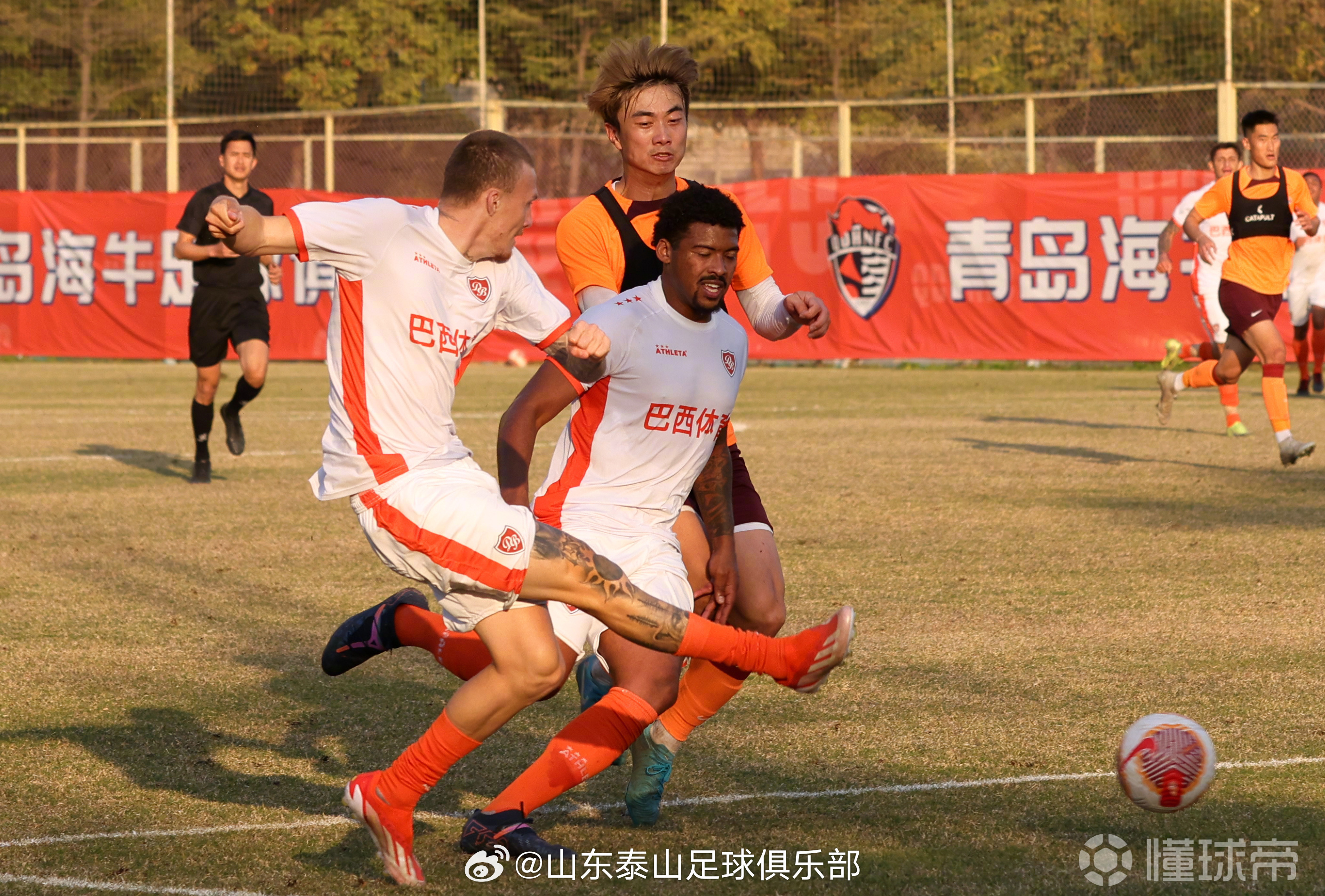 青岛海牛击败大连人,终结失利 青岛海牛击败大连人,终结失利