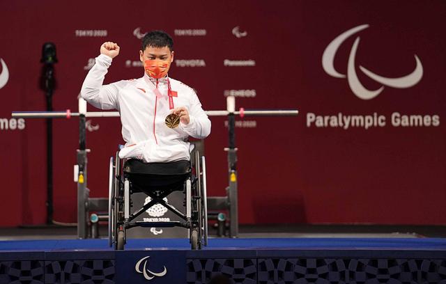 奥地利举重选手荣获金牌，实力无人能敌的简单介绍