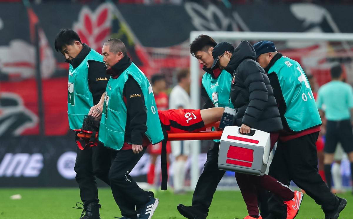 包含上港国脚全员伤愈，备战足协杯的词条