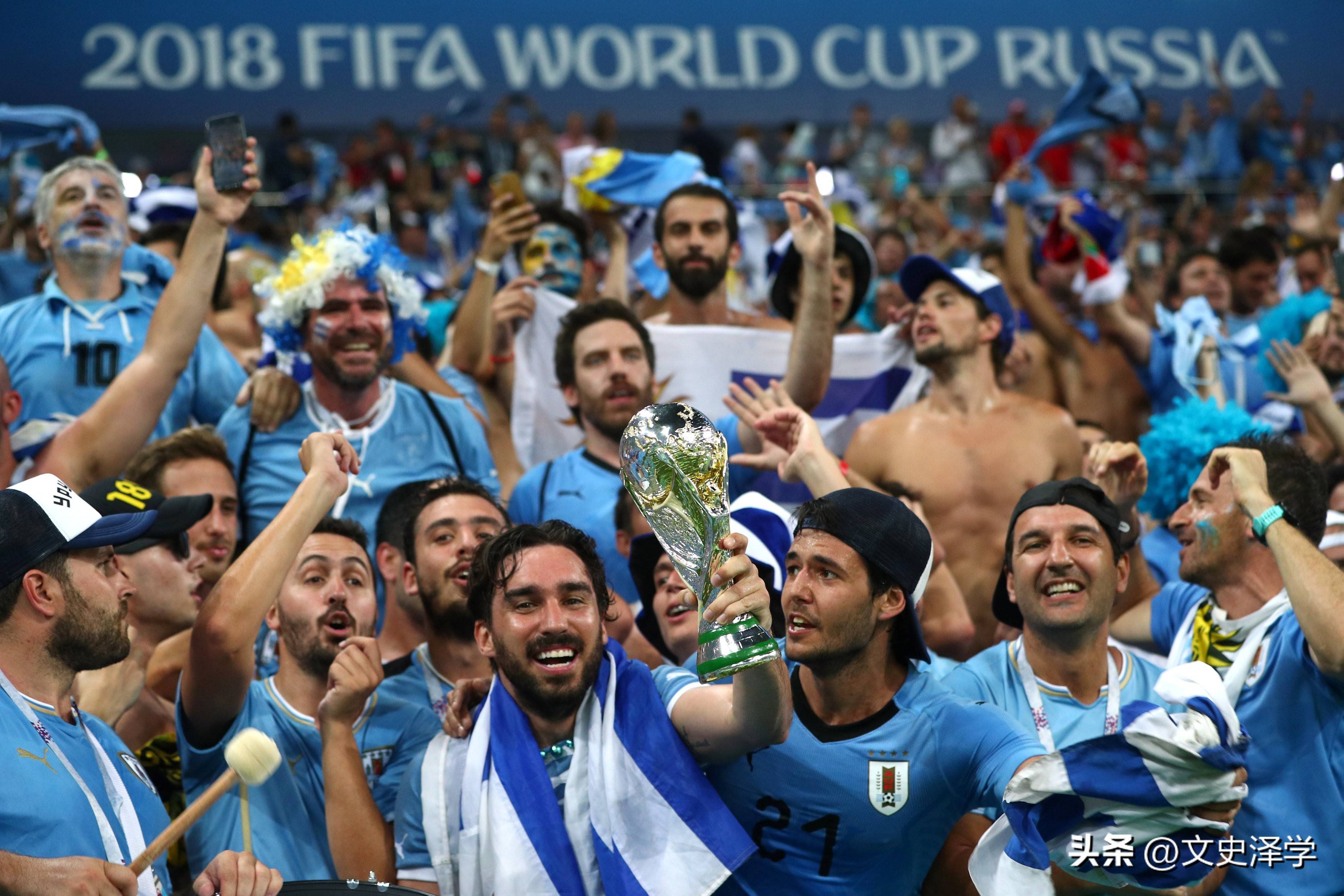 足球比赛战况蓬勃发展，球员竞技风格各异的简单介绍