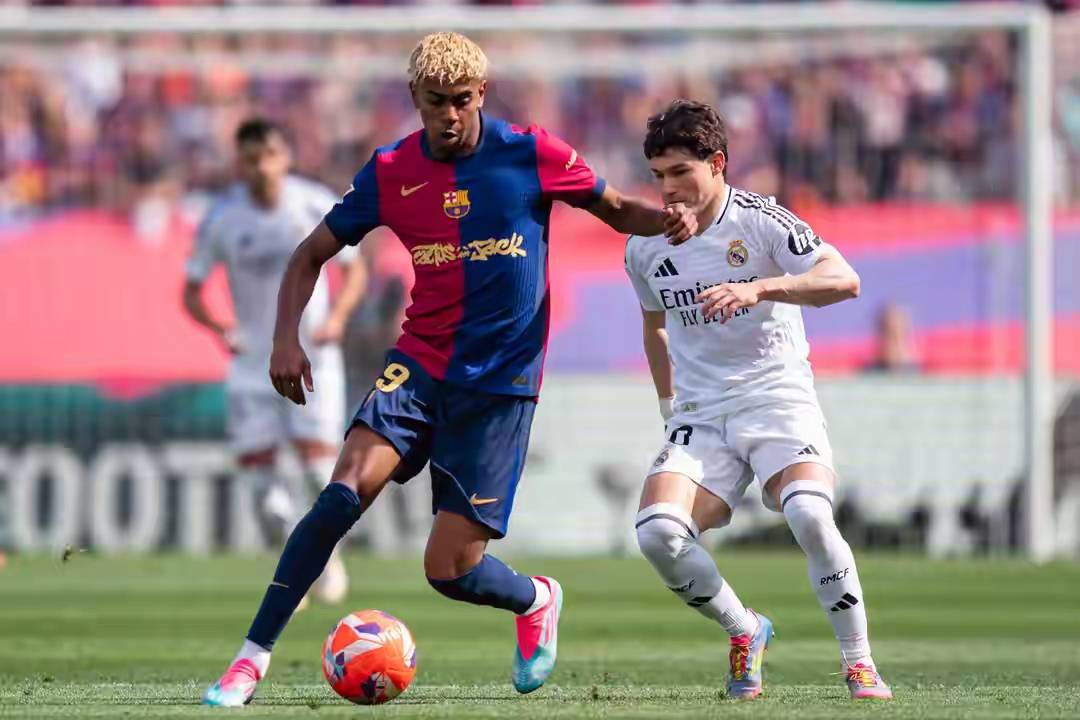 关于梅西帽子戏法助巴塞罗那大胜皇家社会的信息