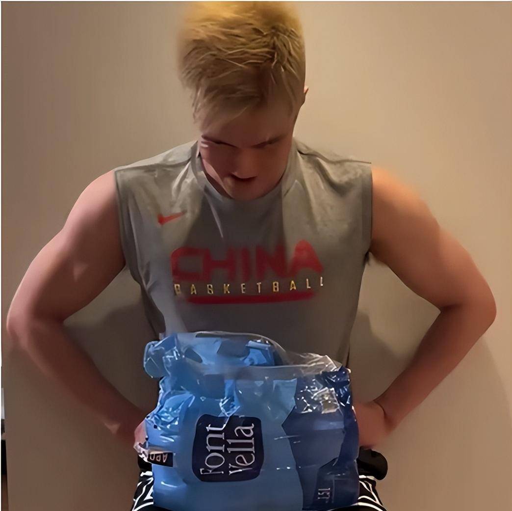 勇士主攻手康复训练，期待早日回归赛场的简单介绍