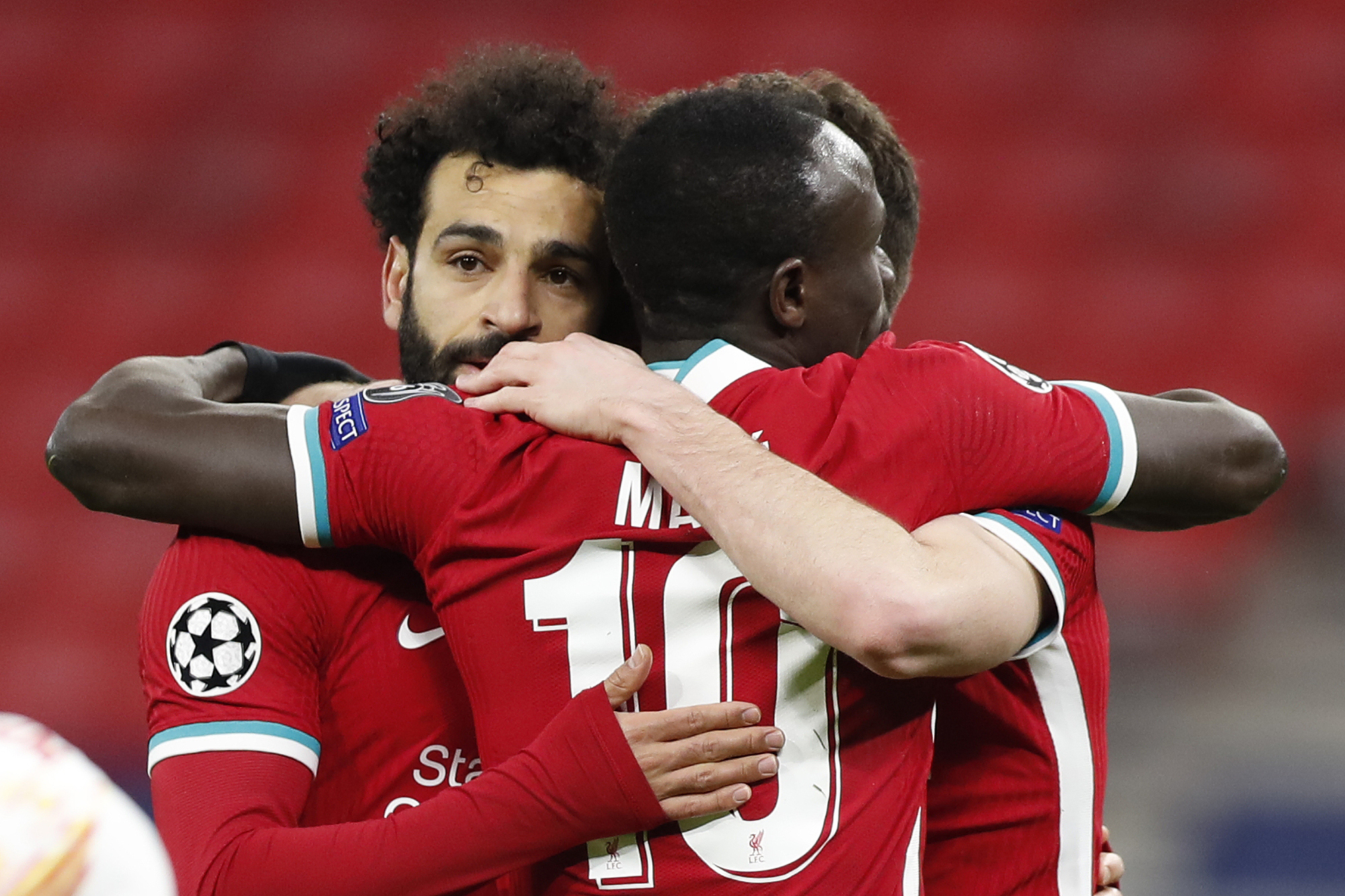 包含詹姆斯遭遇利物浦登顶，德甲局势紧张的词条