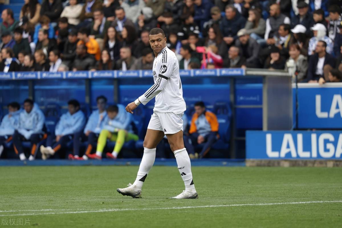 阿根廷险胜巴萨，姆巴佩乌龙送礼美洲杯