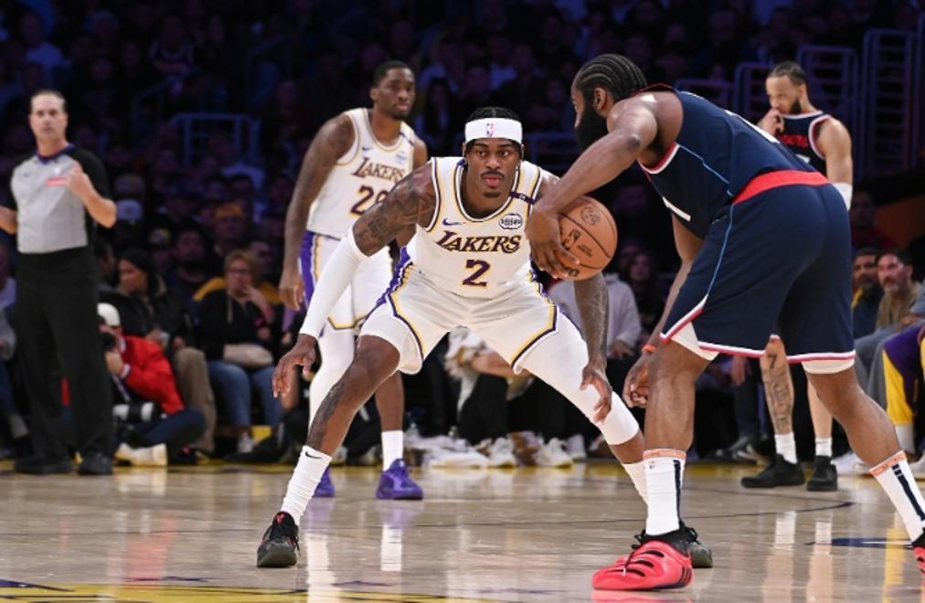 湖人队员场上互动,全员合力以团结对抗强敌的简单介绍 湖人队员场上互动,全员合力以团结对抗强敌的简单介绍