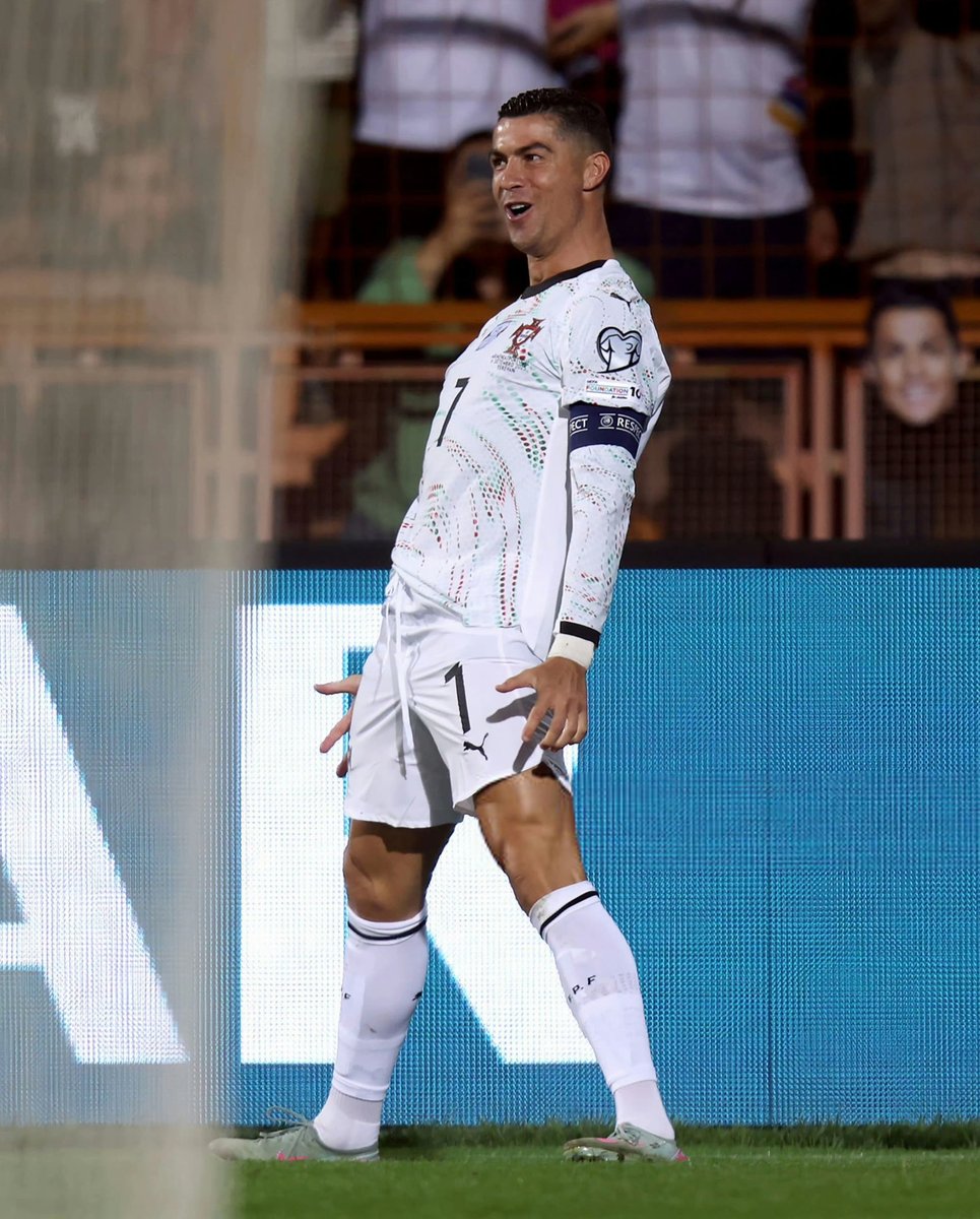 比分分析选手刷新世界纪录，震撼全场的简单介绍