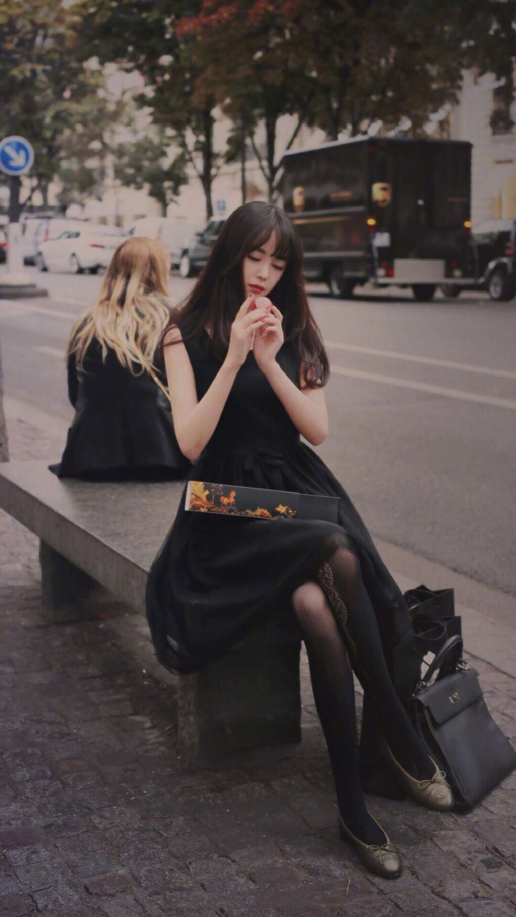 街道赛的轰鸣与绿茵场的逆转，F1焦点战与沙特奇迹的交响