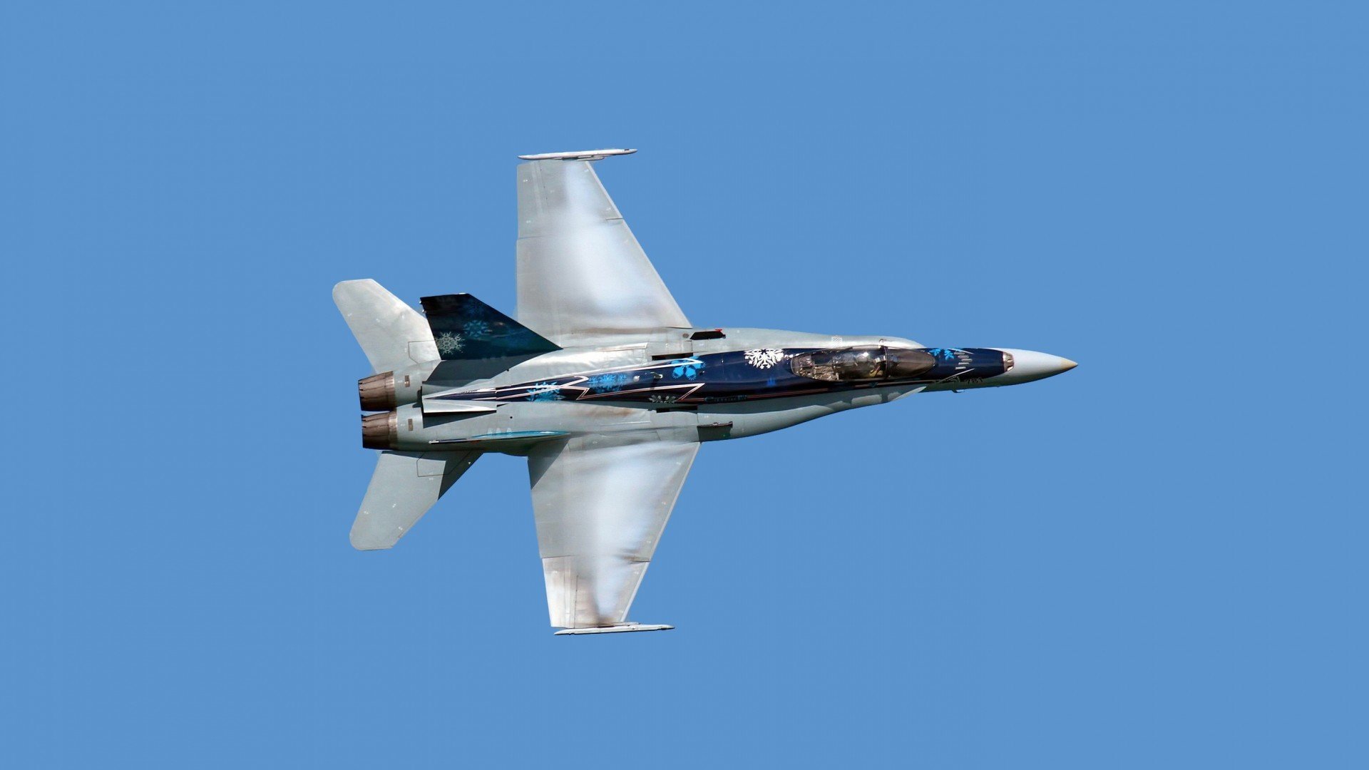 F1新赛道上的足球悲情，当凯恩的凝视照亮维斯塔潘的孤独王座